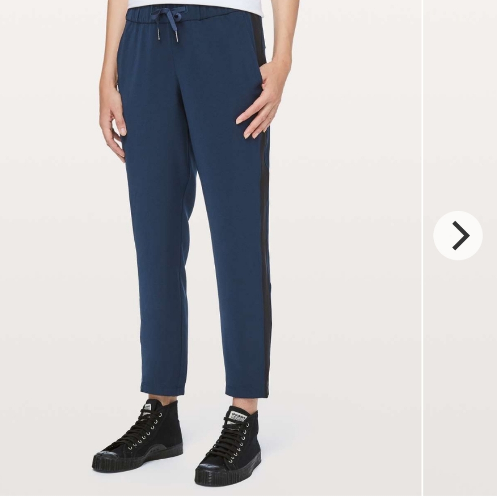 Lululemon on the fly pant woven track stripped Sz 10
